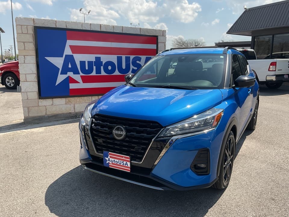 2023 Nissan Kicks SR